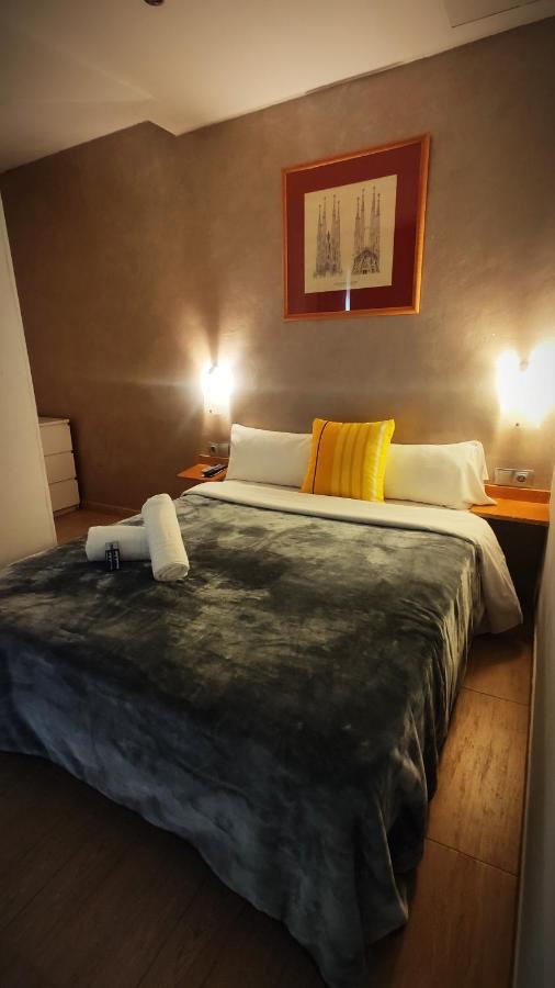Hostal Agua Alegre Barcelona Exterior photo