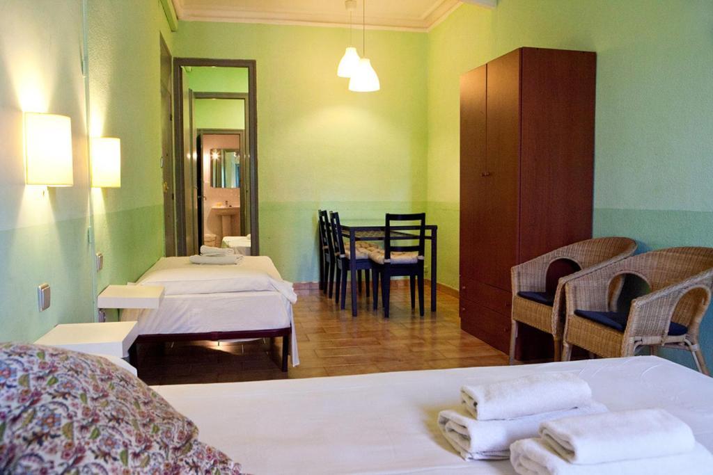 Hostal Agua Alegre Barcelona Room photo